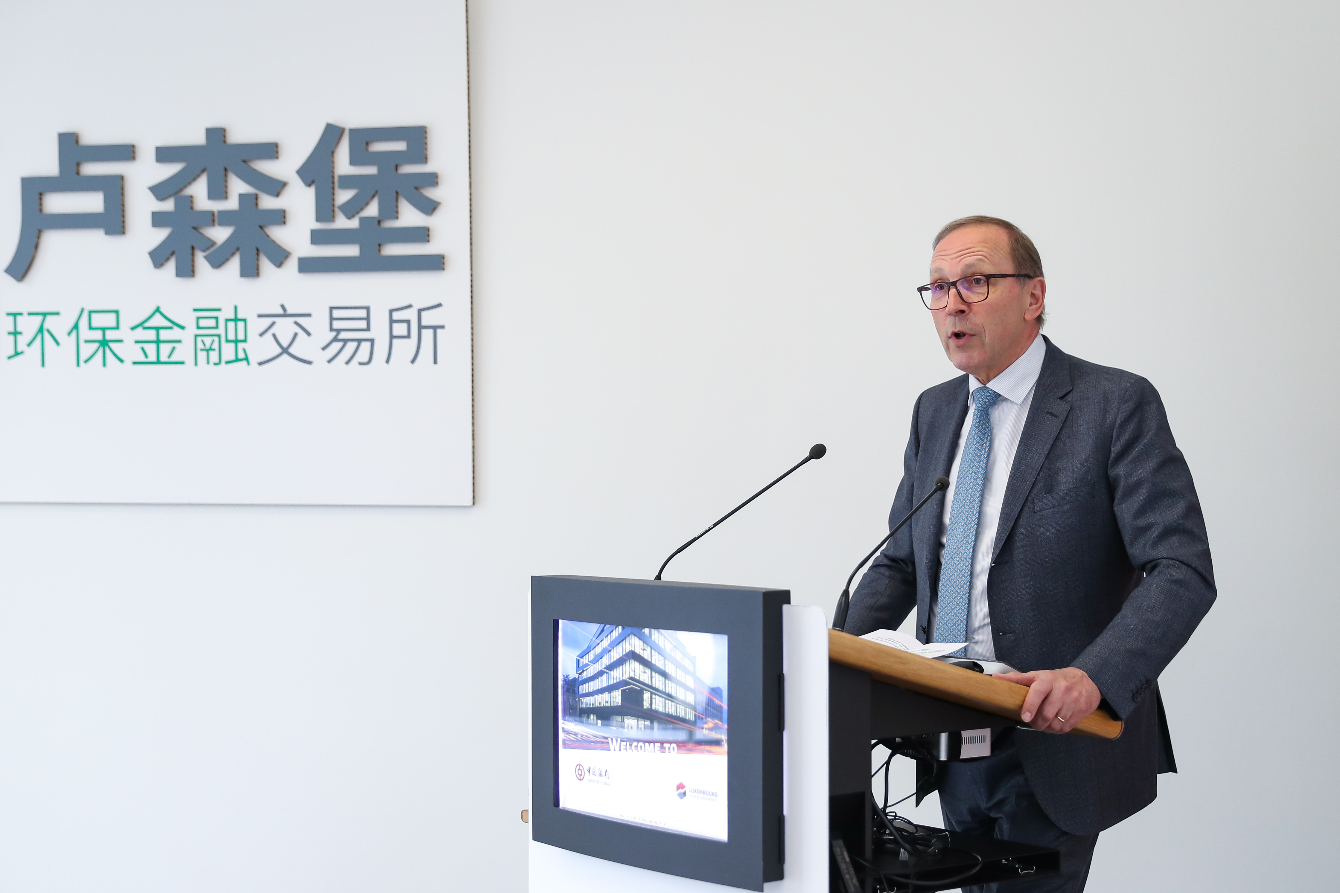 关于卢森堡卢森堡城队全员备战，队形整齐向胜利努力的信息